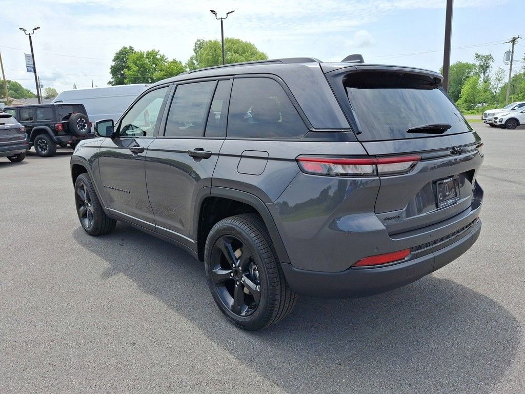 New 2025 Jeep Grand Cherokee Limited w/ Black Appearance Package image 5