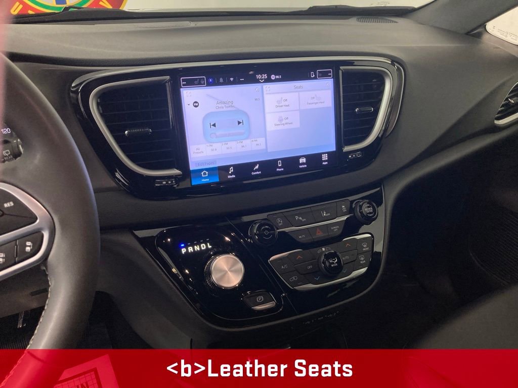 Used 2025 Chrysler Pacifica Select FWD image 2