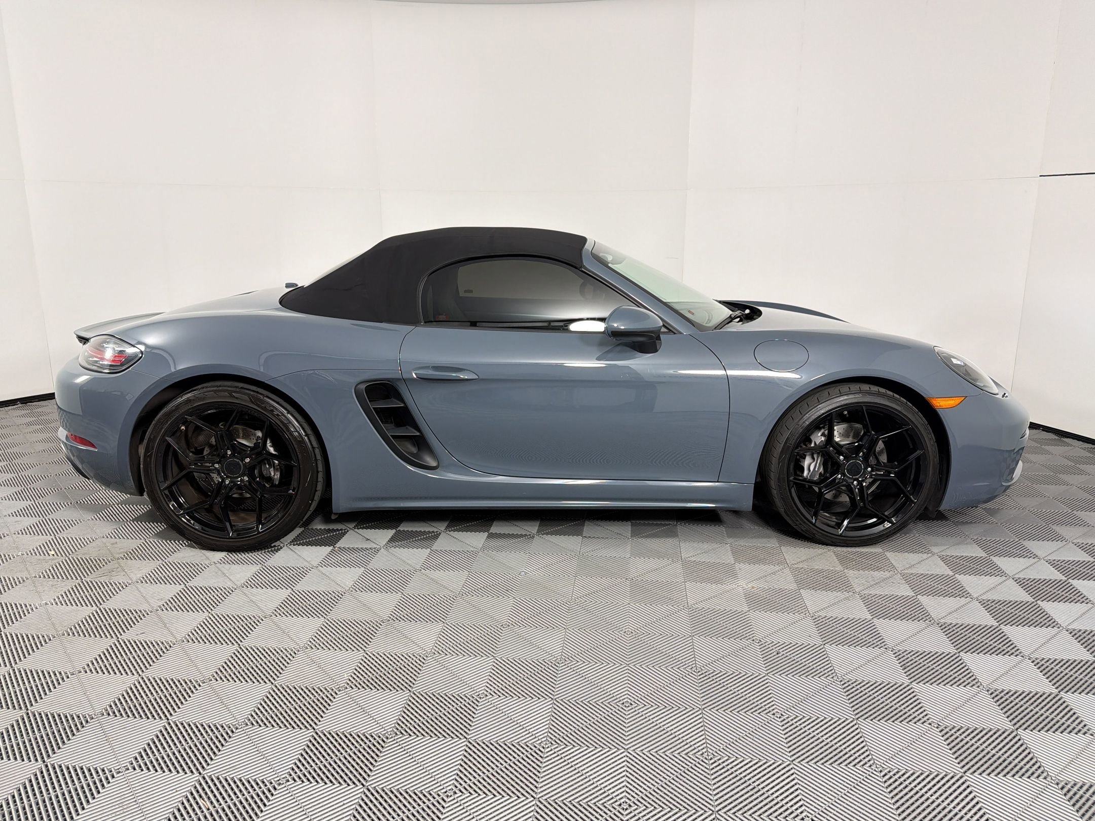 Certified 2017 Porsche 718 Boxster image 32