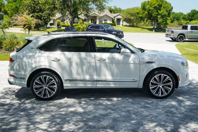 Used 2021 Bentley Bentayga AWD/4WD image 9