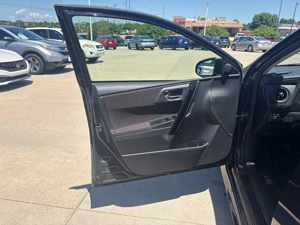Used 2017 Toyota Corolla iM w/ Carpet Mat Package FWD image 9
