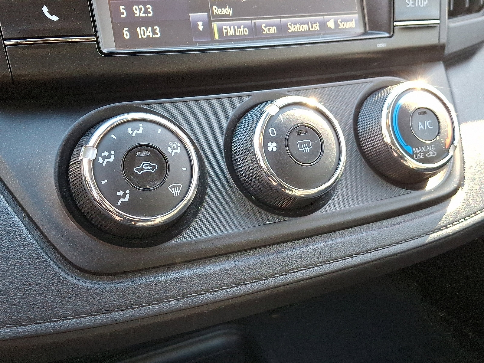 Used 2017 Toyota RAV4 LE image 17