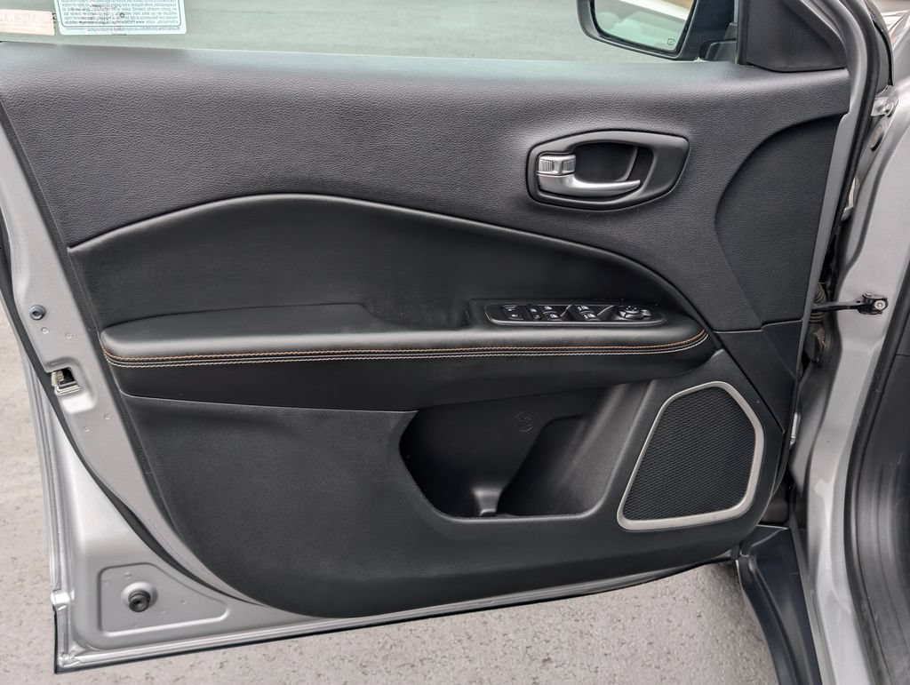Used 2020 Jeep Compass Latitude w/ Safety & Security Group FWD image 17
