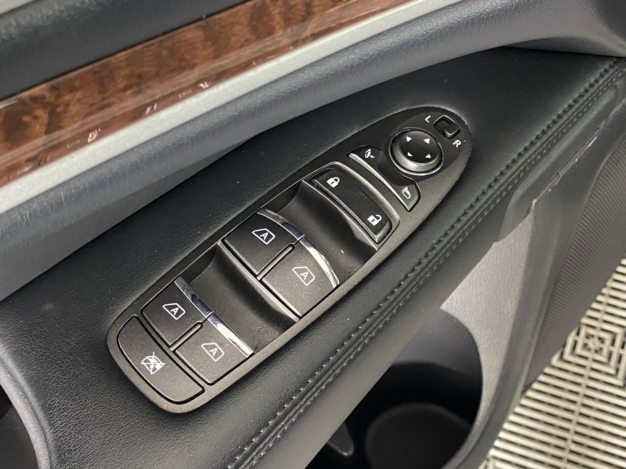 Used 2014 INFINITI QX60 FWD w/ Deluxe Touring Package image 11