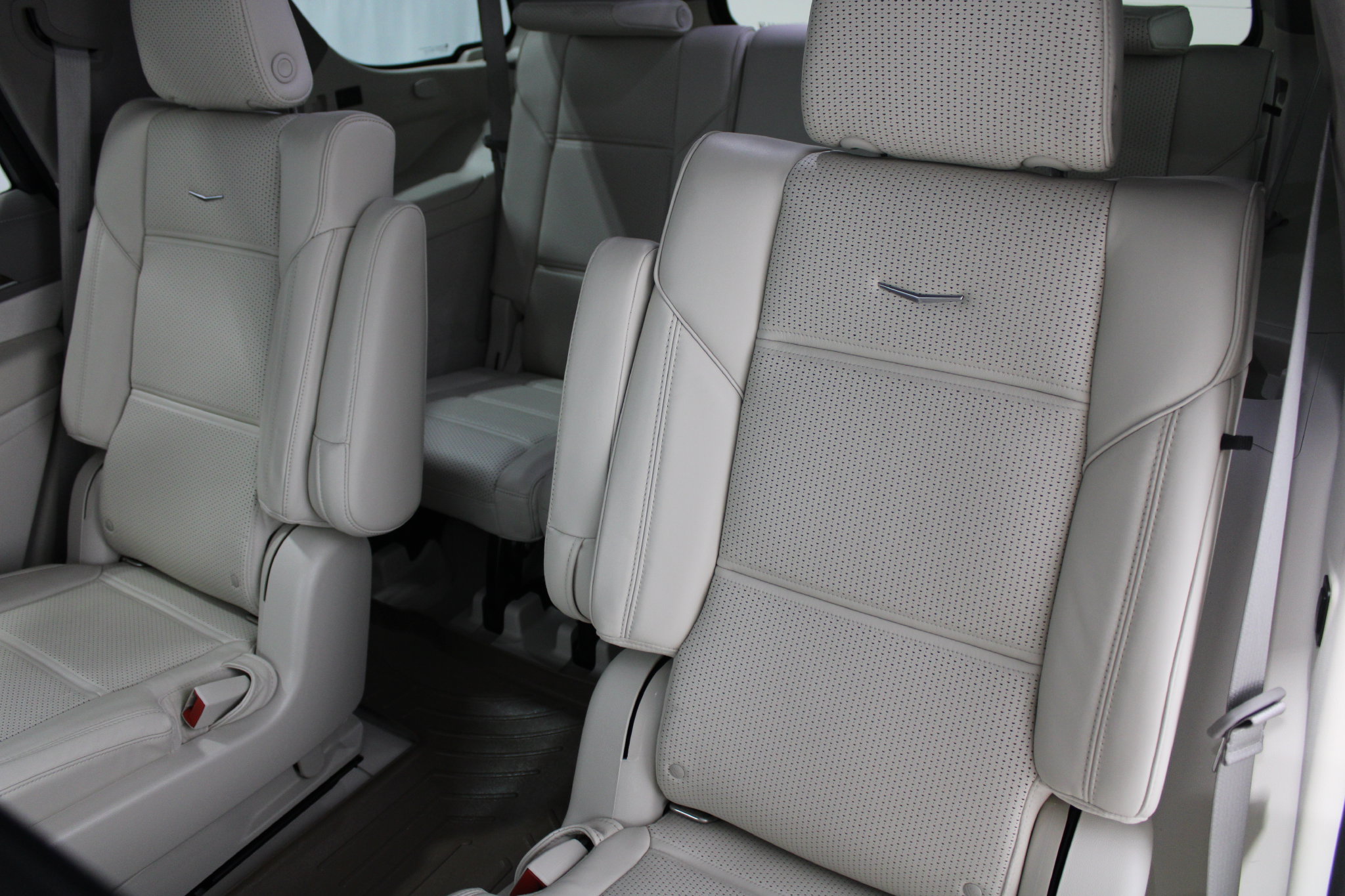 Used 2021 Cadillac Escalade Premium Luxury Platinum AWD/4WD image 19
