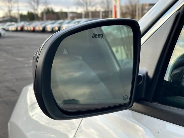 Used 2025 Jeep Compass Latitude AWD/4WD image 13