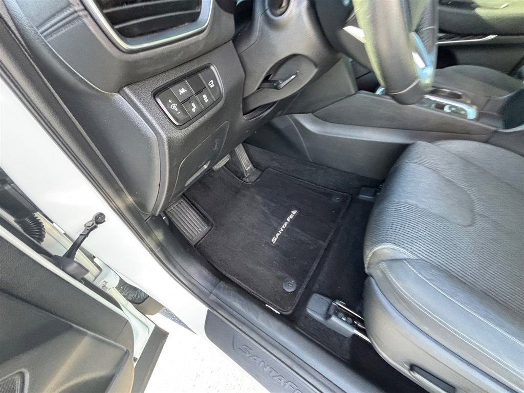 Used 2019 Hyundai Santa Fe SEL image 11