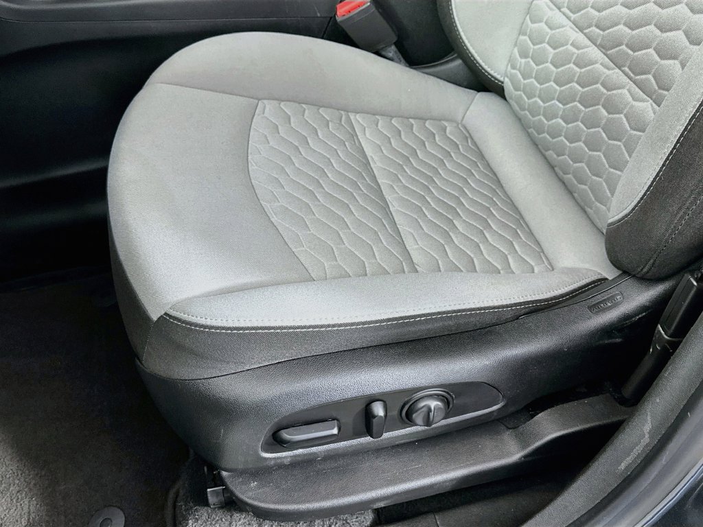 Used 2020 Chevrolet Equinox LT AWD/4WD image 25