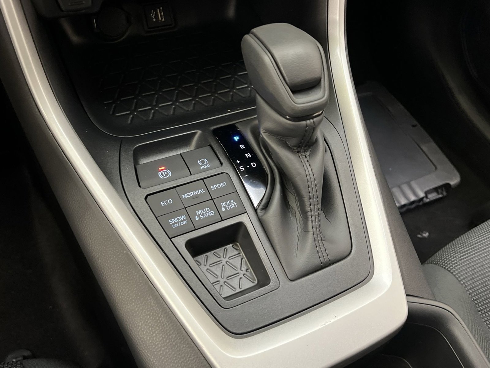 New 2025 Toyota RAV4 LE image 17