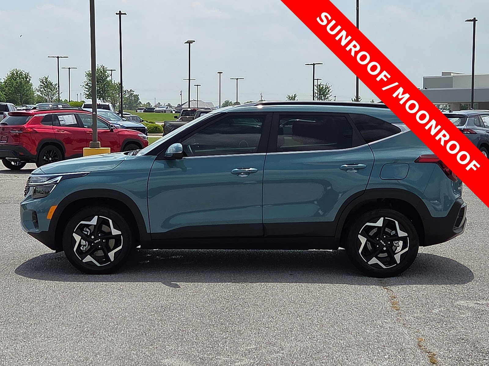 Used 2025 Kia Seltos EX w/ EX Sunroof Package AWD/4WD image 3