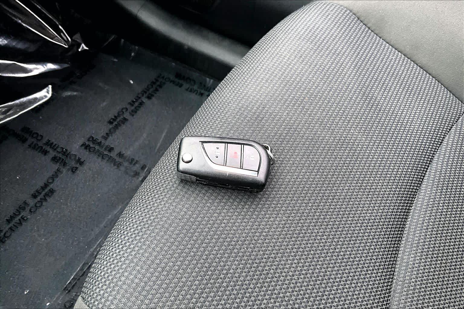 Used 2025 Toyota RAV4 LE AWD/4WD image 14