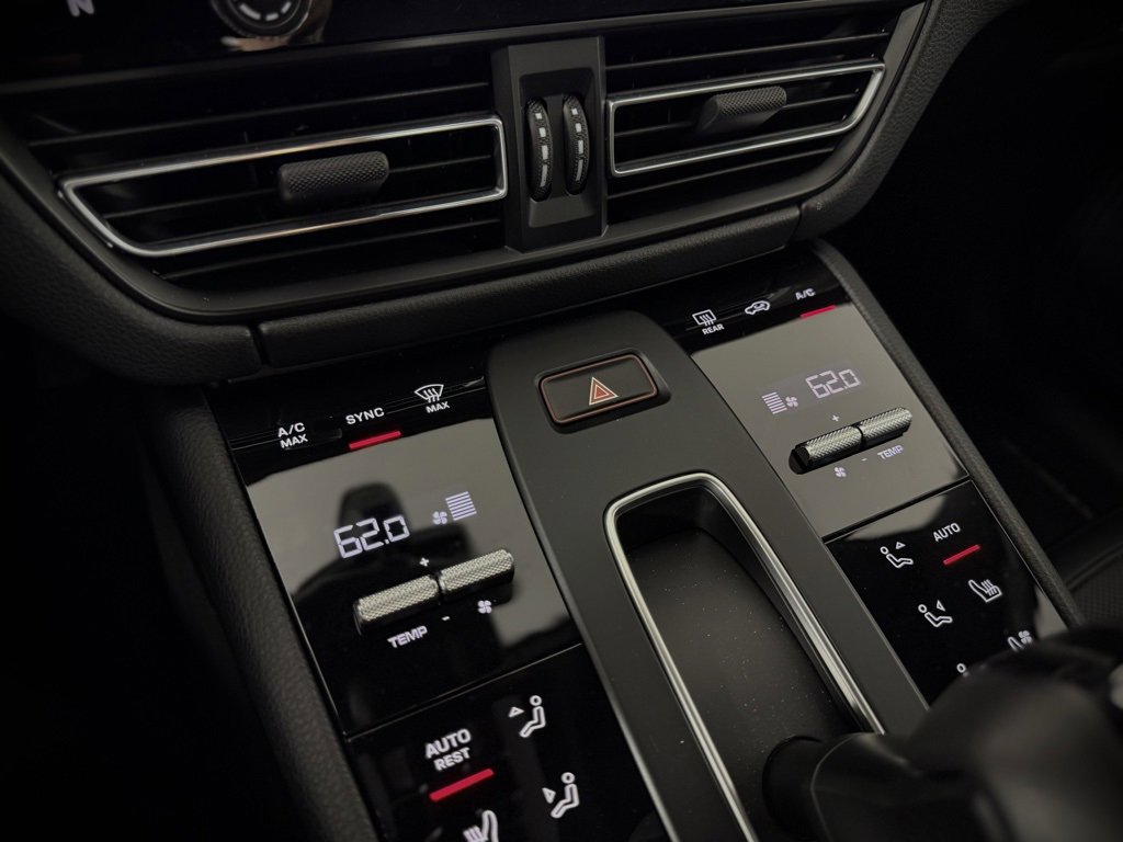 Certified 2025 Porsche Macan image 26