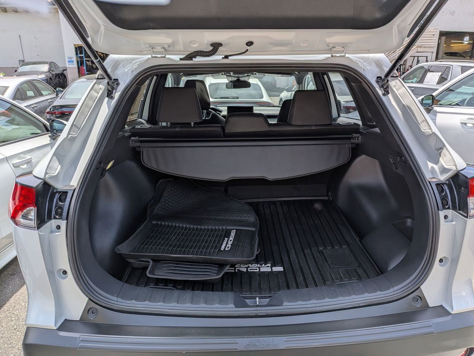 Used 2024 Toyota Corolla Cross SE w/ Moonroof Package image 29