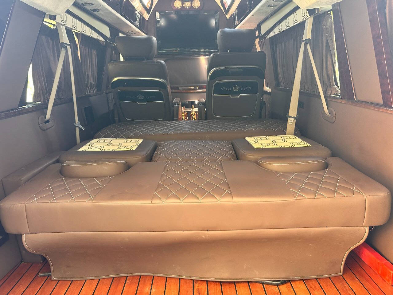 Used 2010 Ford E-350 and Econoline 350 XLT RWD image 6