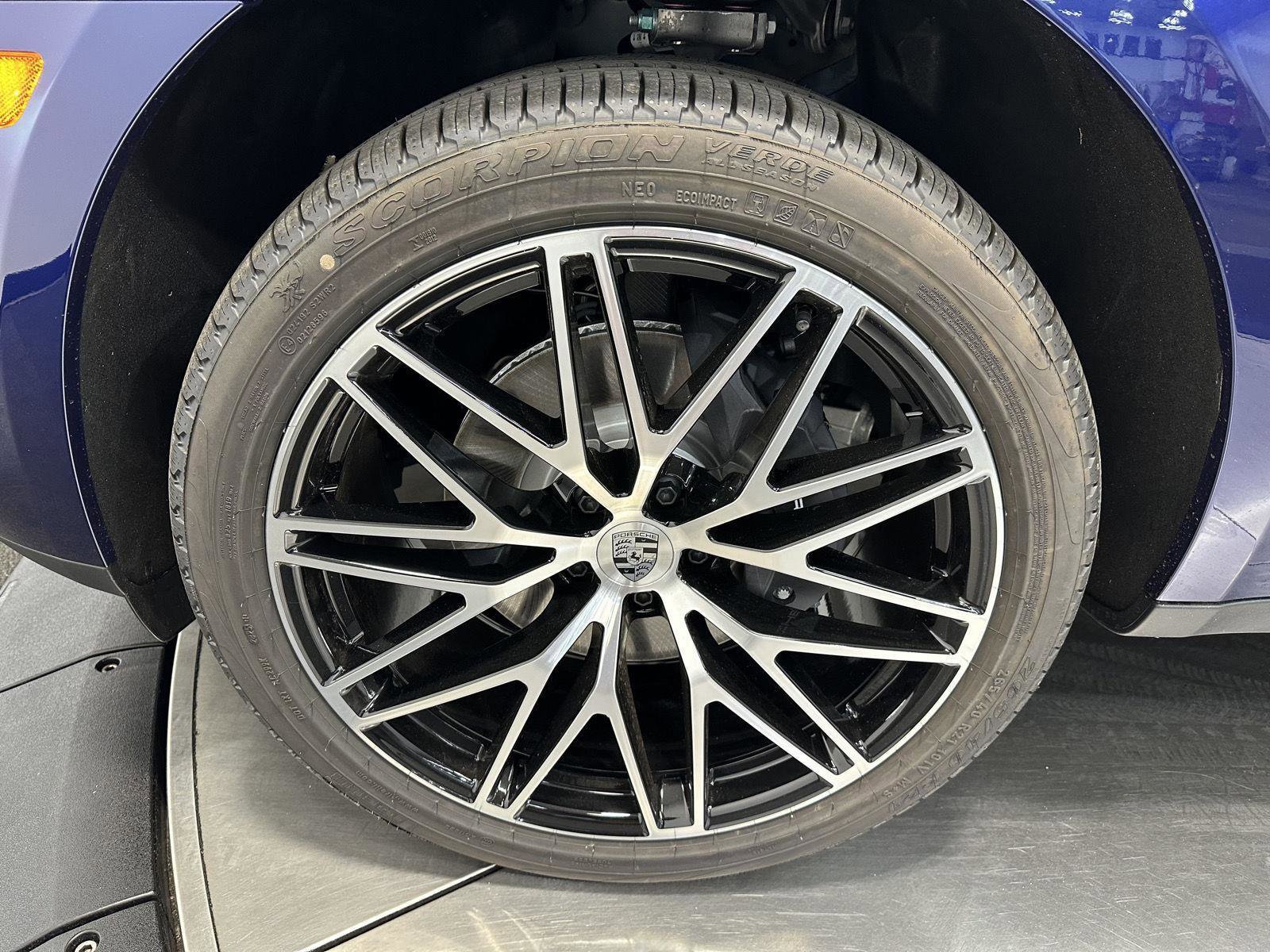 Certified 2026 Porsche Macan Turbo image 11