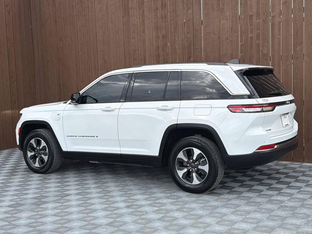 Used 2024 Jeep Grand Cherokee Limited 4xe w/ Luxury Tech Group II image 17