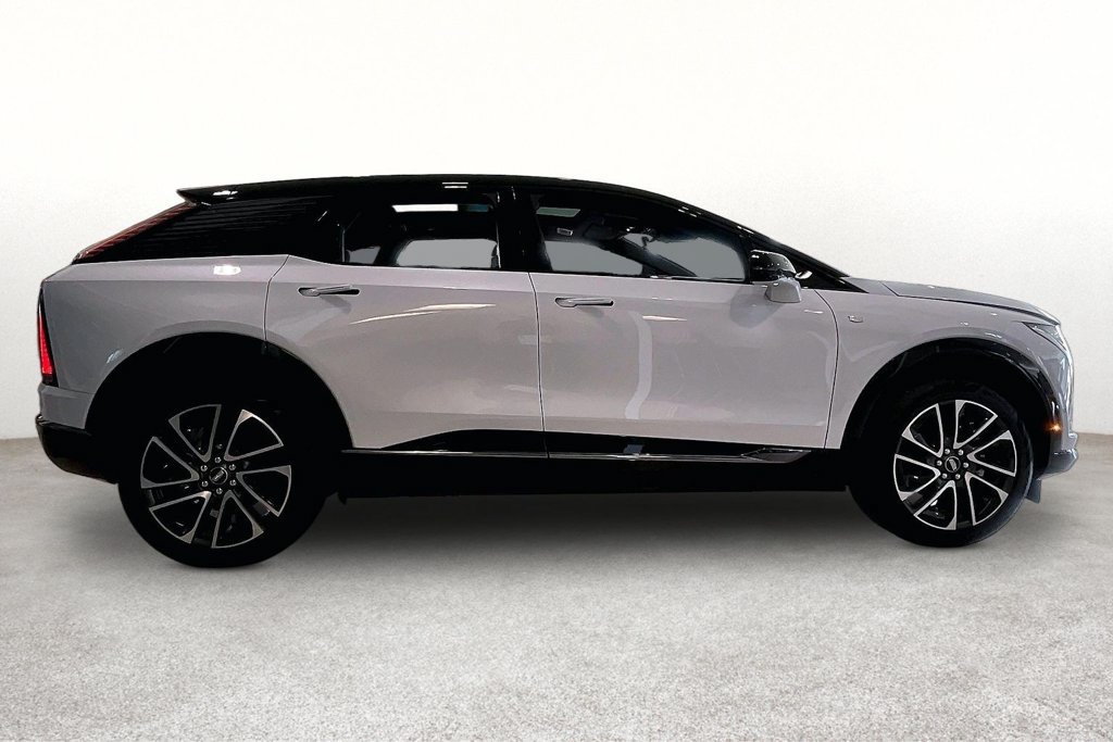 New 2027 Cadillac Optiq Sport w/ LPO, Floor Liner Package AWD/4WD image 8