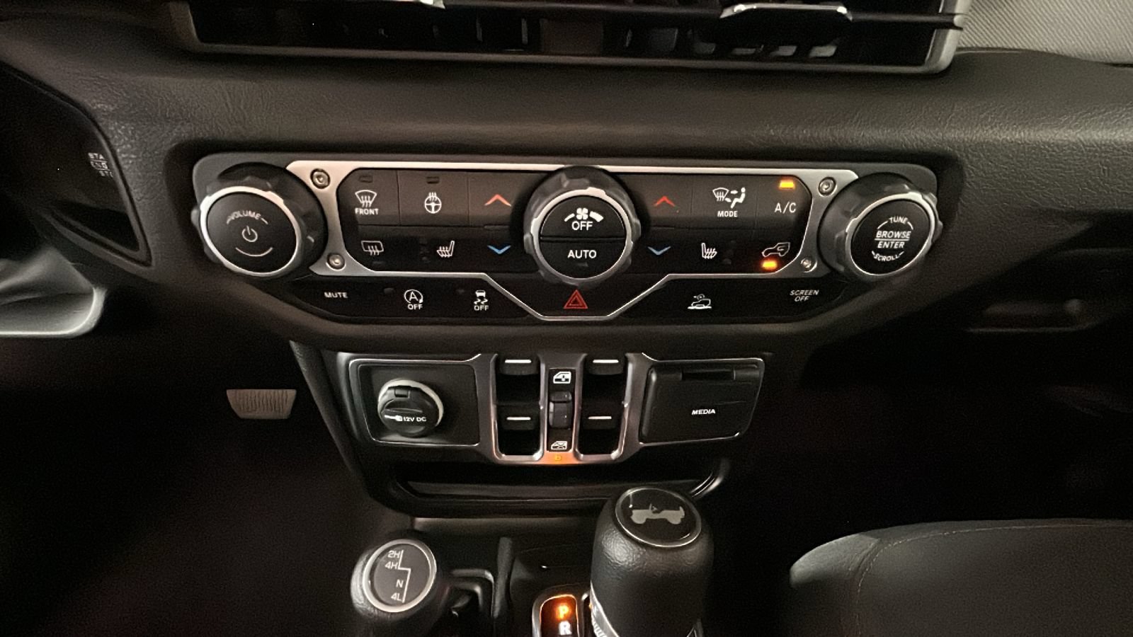 Used 2024 Jeep Wrangler Unlimited Sport AWD/4WD image 25