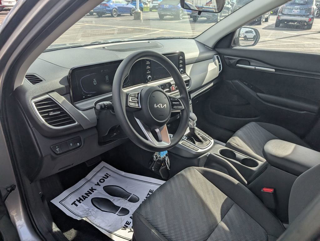Used 2025 Kia Seltos LX image 13