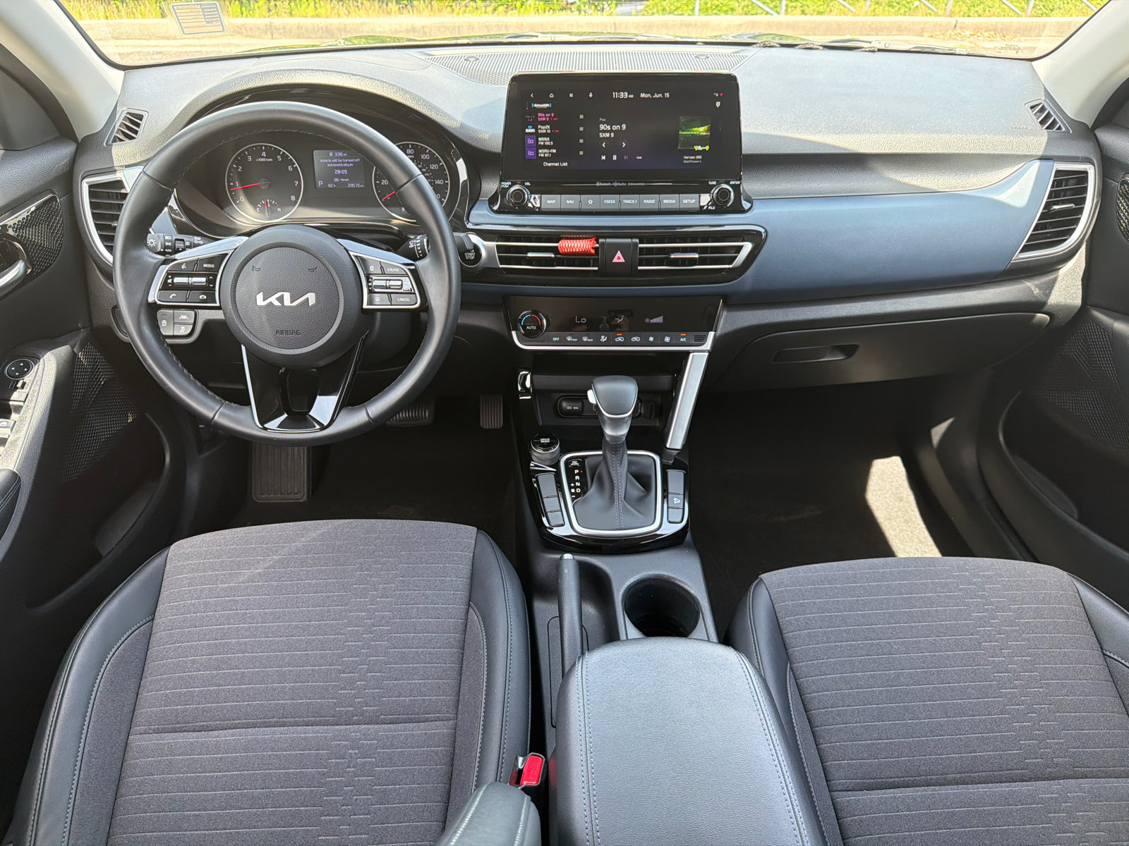 Used 2023 Kia Seltos S w/ Navigation Package FWD image 2
