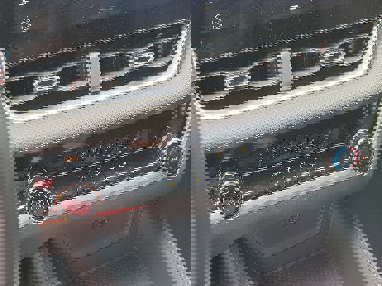 Used 2025 Chevrolet Equinox LT image 24