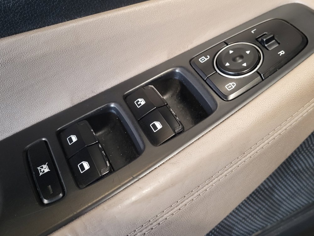 Used 2020 Hyundai Santa Fe SE image 27