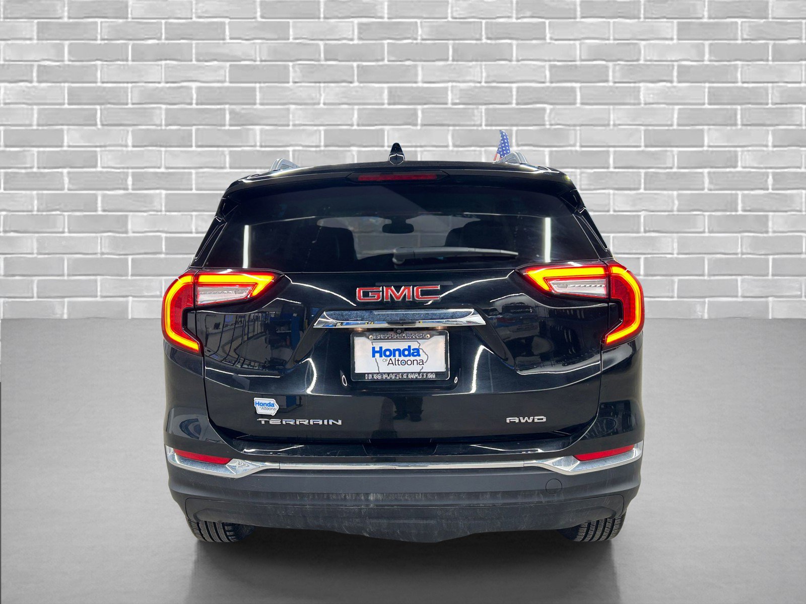 Used 2023 GMC Terrain SLT image 4