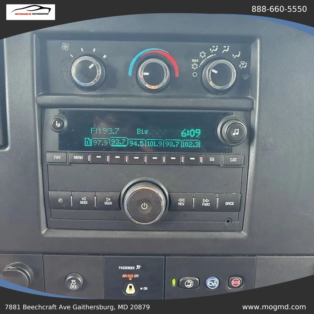 Used 2019 Chevrolet Express 2500 w/ Driver Convenience Package RWD image 3