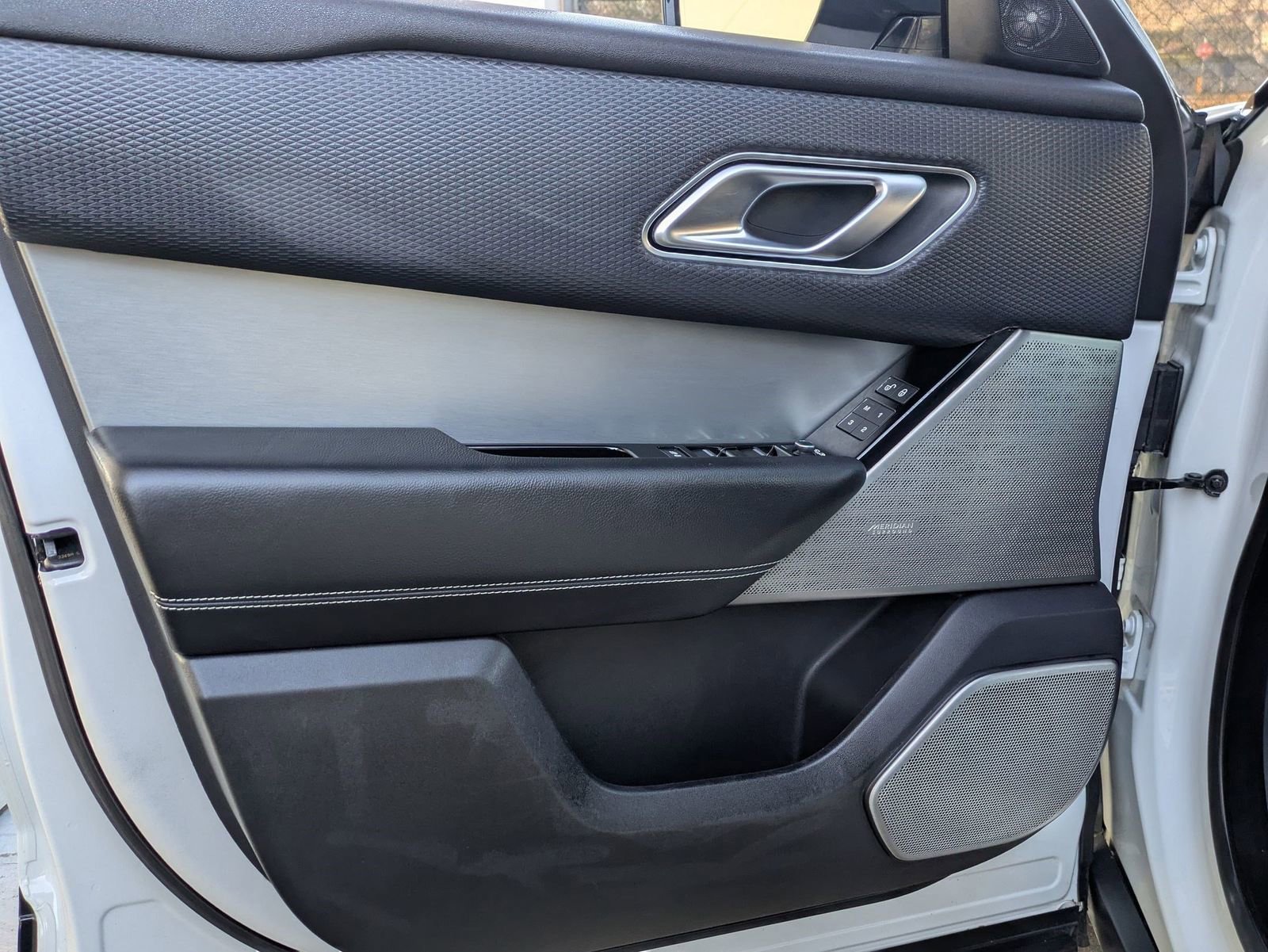 Used 2020 Land Rover Range Rover Velar R-Dynamic S image 16