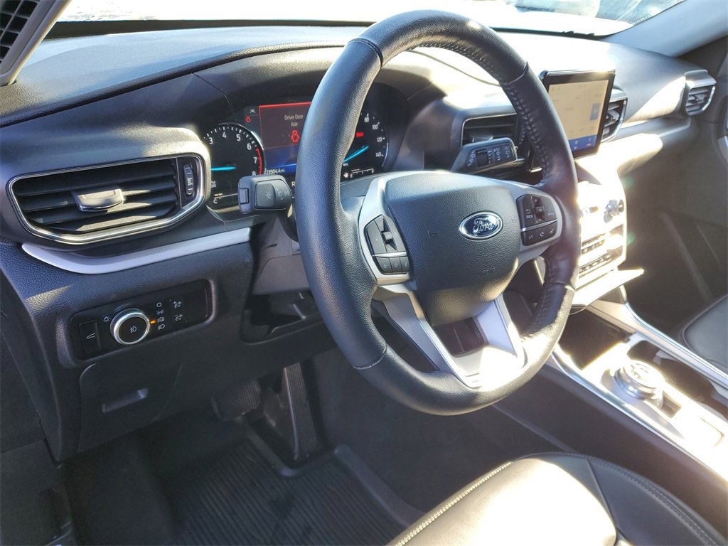 Used 2023 Ford Explorer XLT w/ Equipment Group 202A image 8