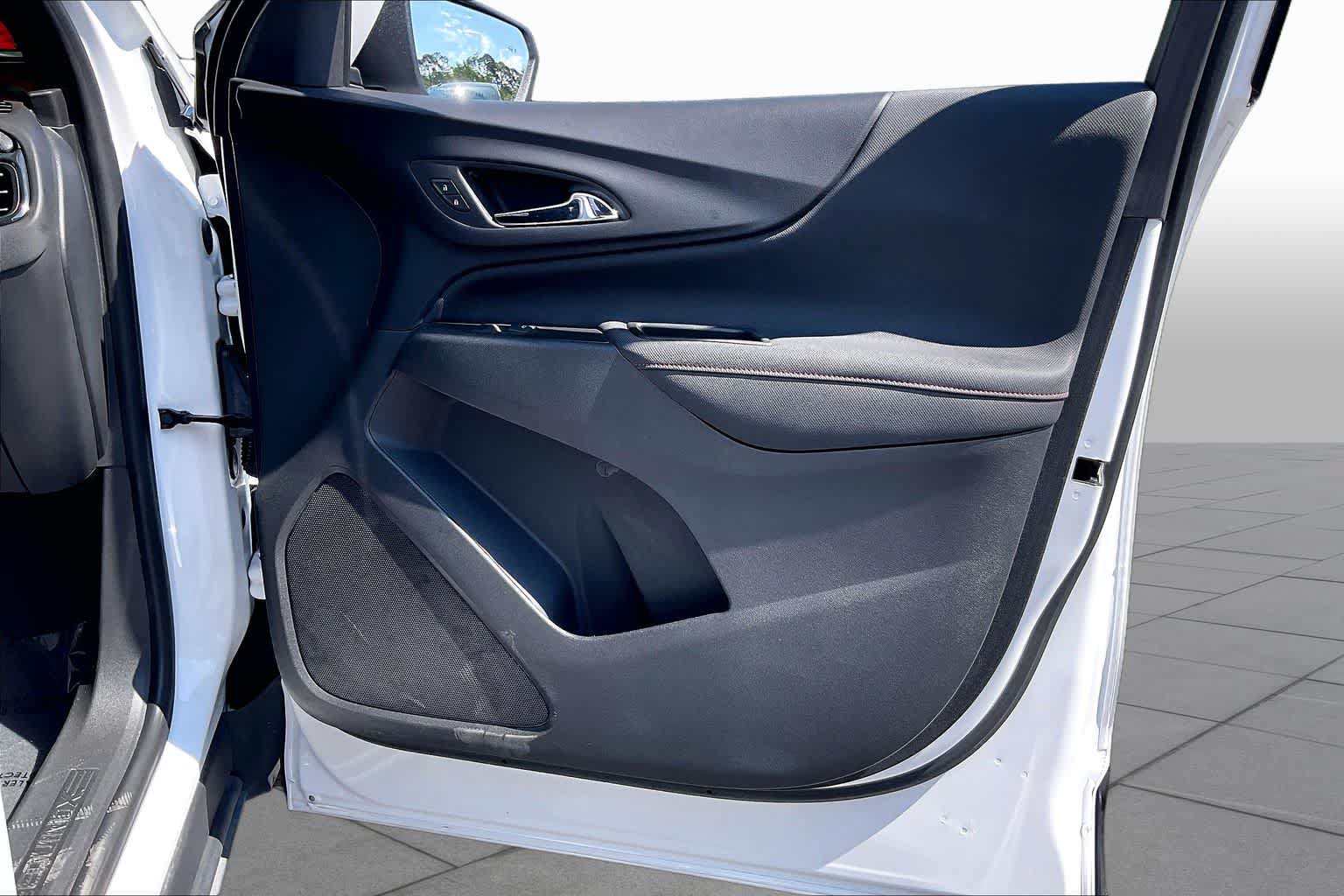 Used 2023 Chevrolet Equinox RS FWD image 23