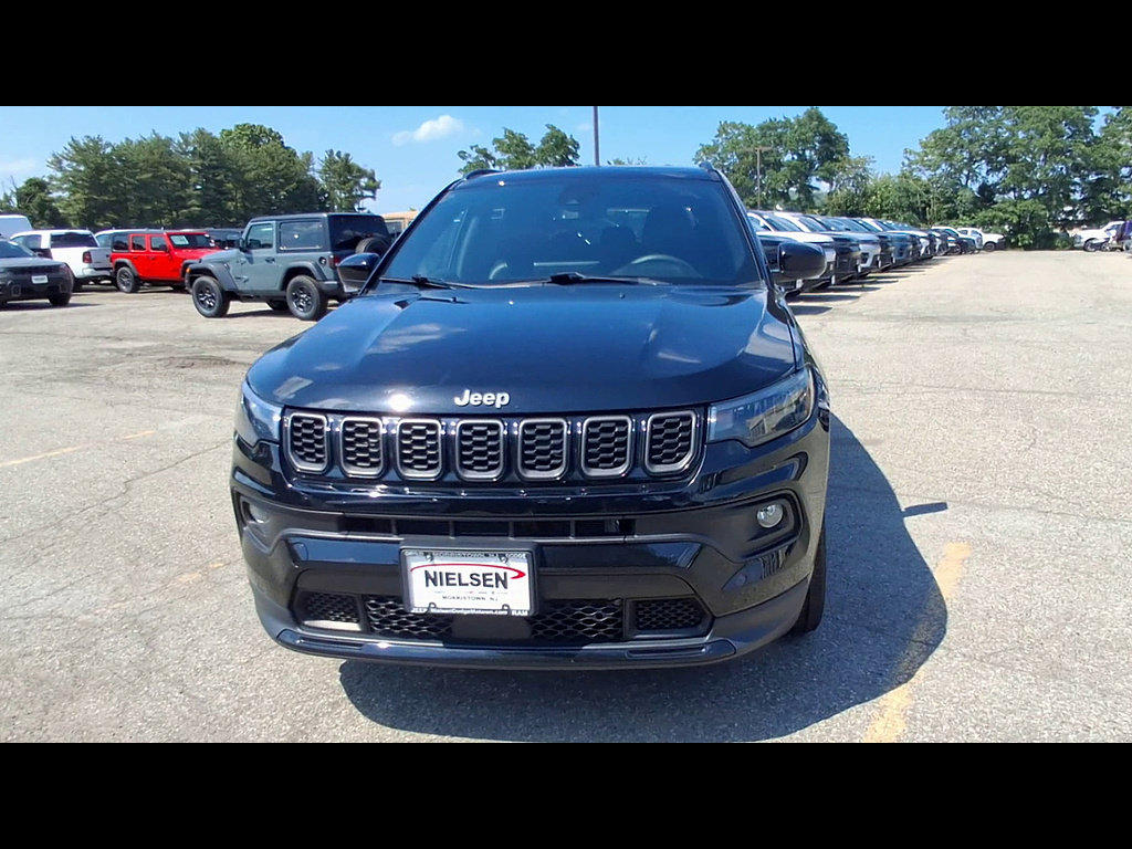 Used 2024 Jeep Compass Latitude w/ Convenience Group AWD/4WD image 3