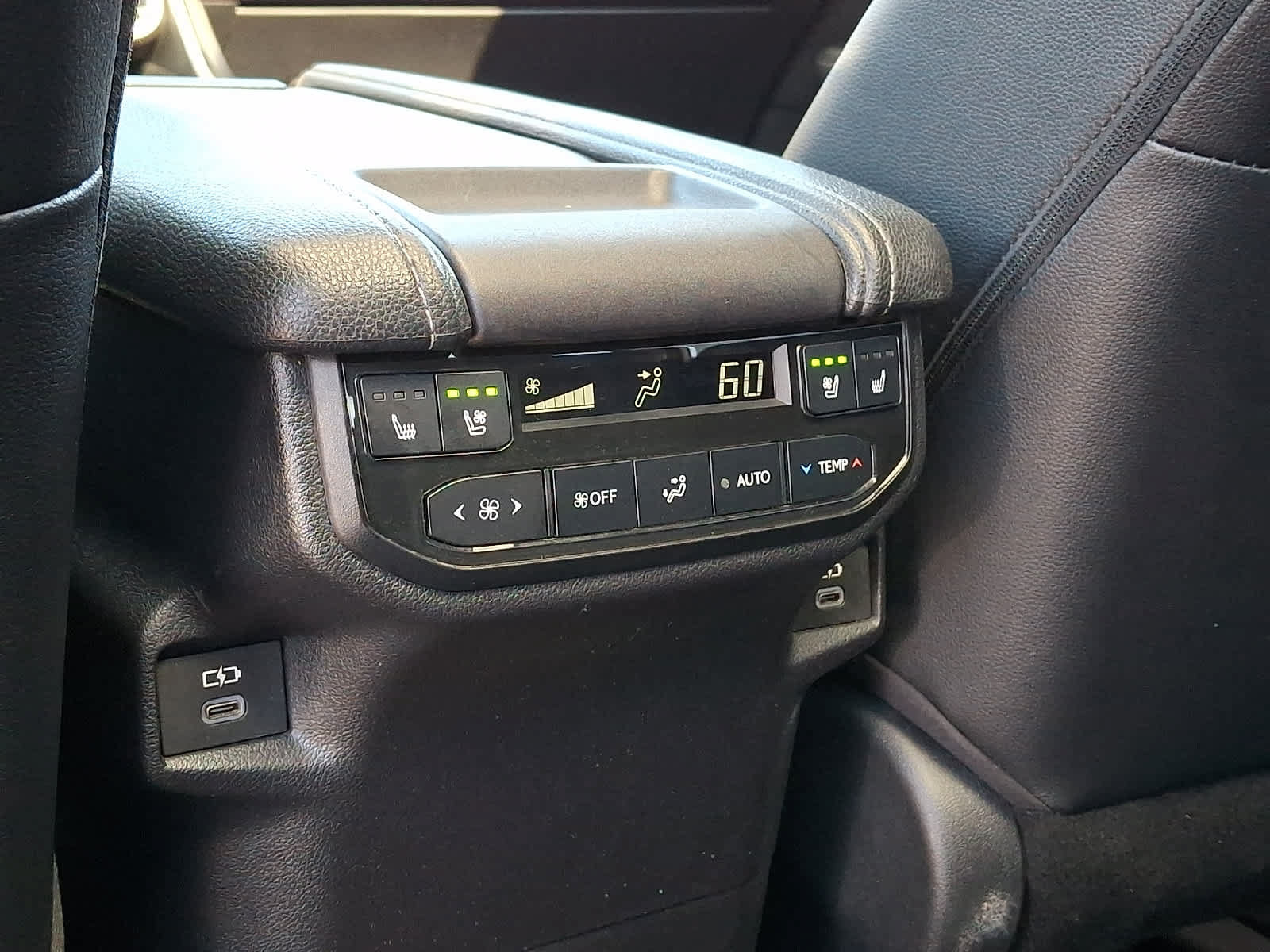 Used 2024 Toyota Grand Highlander AWD image 14