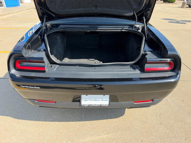 Used 2017 Dodge Challenger R/T RWD image 4
