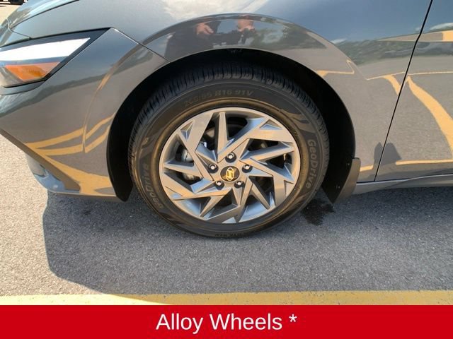 Used 2024 Hyundai Elantra SEL FWD image 10