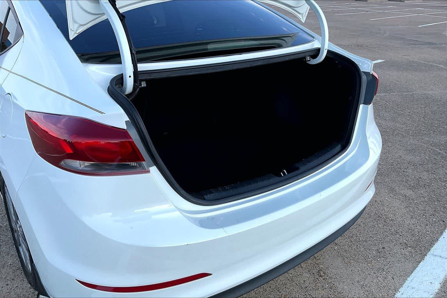 Used 2018 Hyundai Elantra Value Edition FWD image 16
