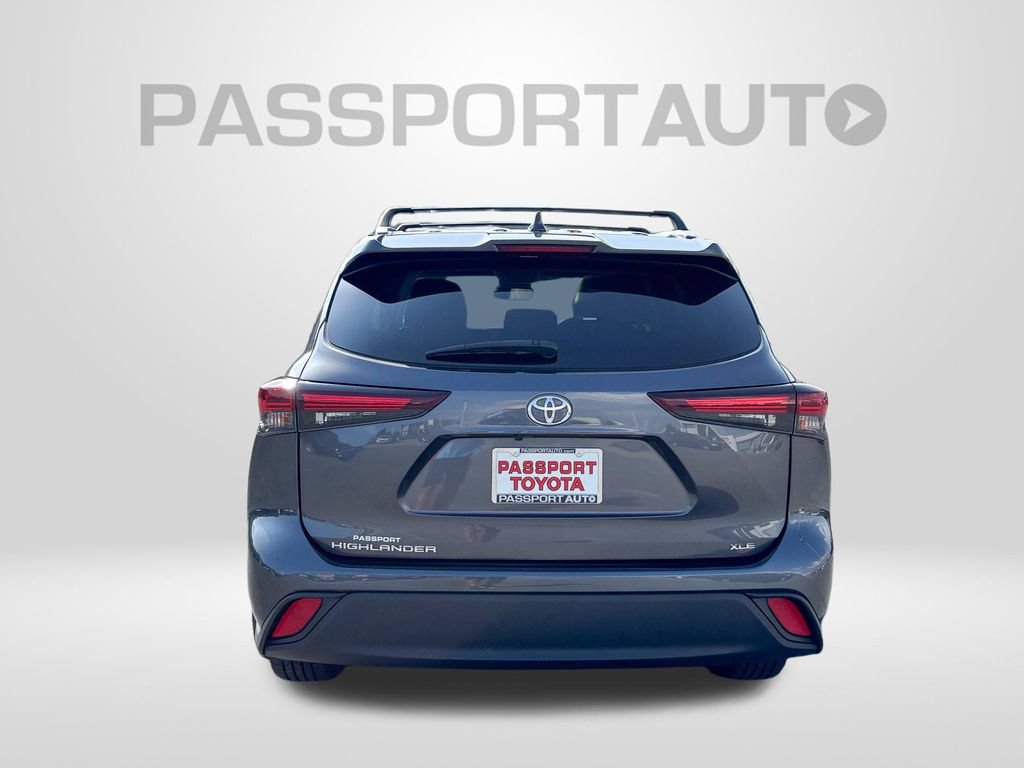 Certified 2024 Toyota Highlander XLE FWD image 8