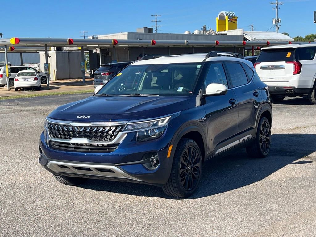 Used 2023 Kia Seltos Nightfall Edition image 3