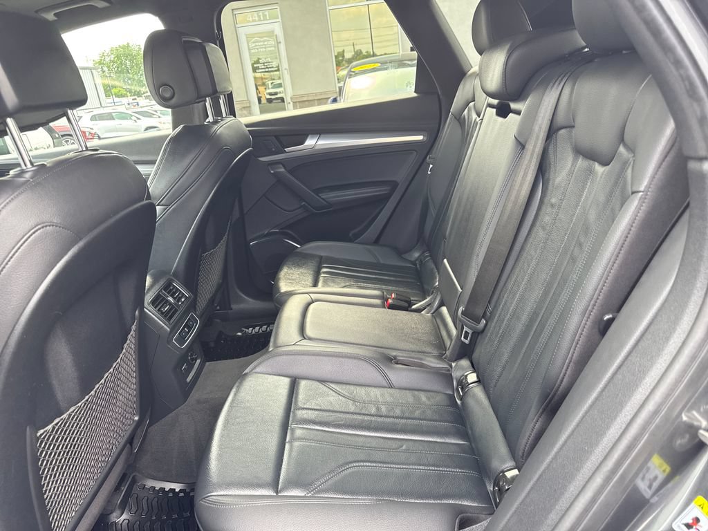 Used 2020 Audi Q5 2.0T Titanium Premium Plus w/ Premium Plus Package AWD/4WD image 25