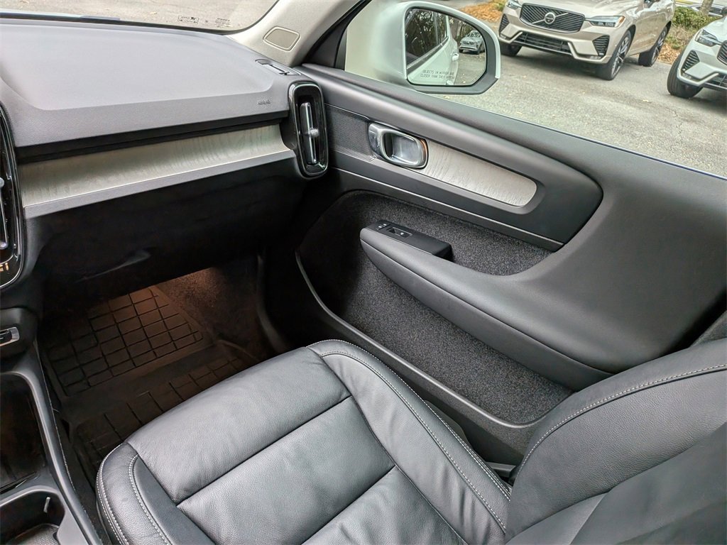 Certified 2024 Volvo XC40 B5 Core image 18
