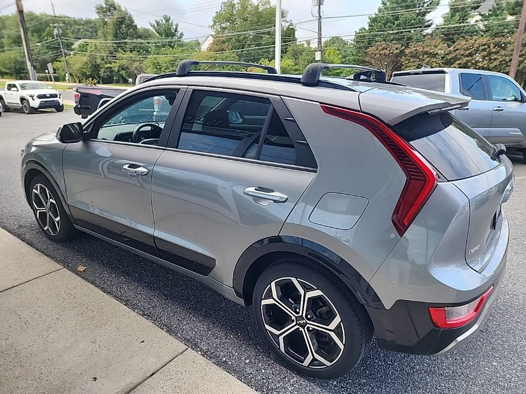 Used 2023 Kia Niro EX Touring FWD image 5