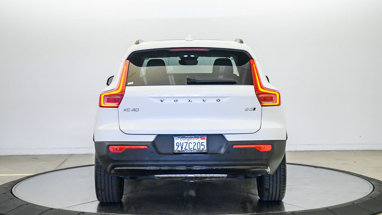 Certified 2026 Volvo XC40 B5 Plus w/ Protection Package Premier AWD/4WD image 3