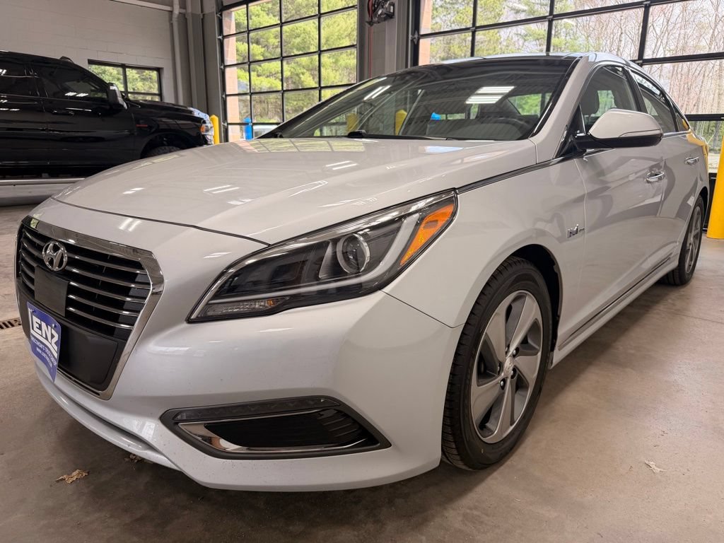 Used 2017 Hyundai Sonata Limited w/ Ultimate Package 02 FWD image 4