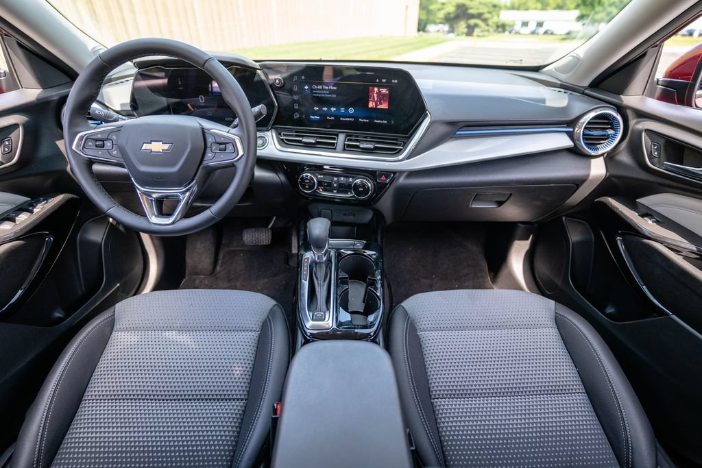 Certified 2025 Chevrolet Trax LT w/ Driver Confidence Package FWD image 15