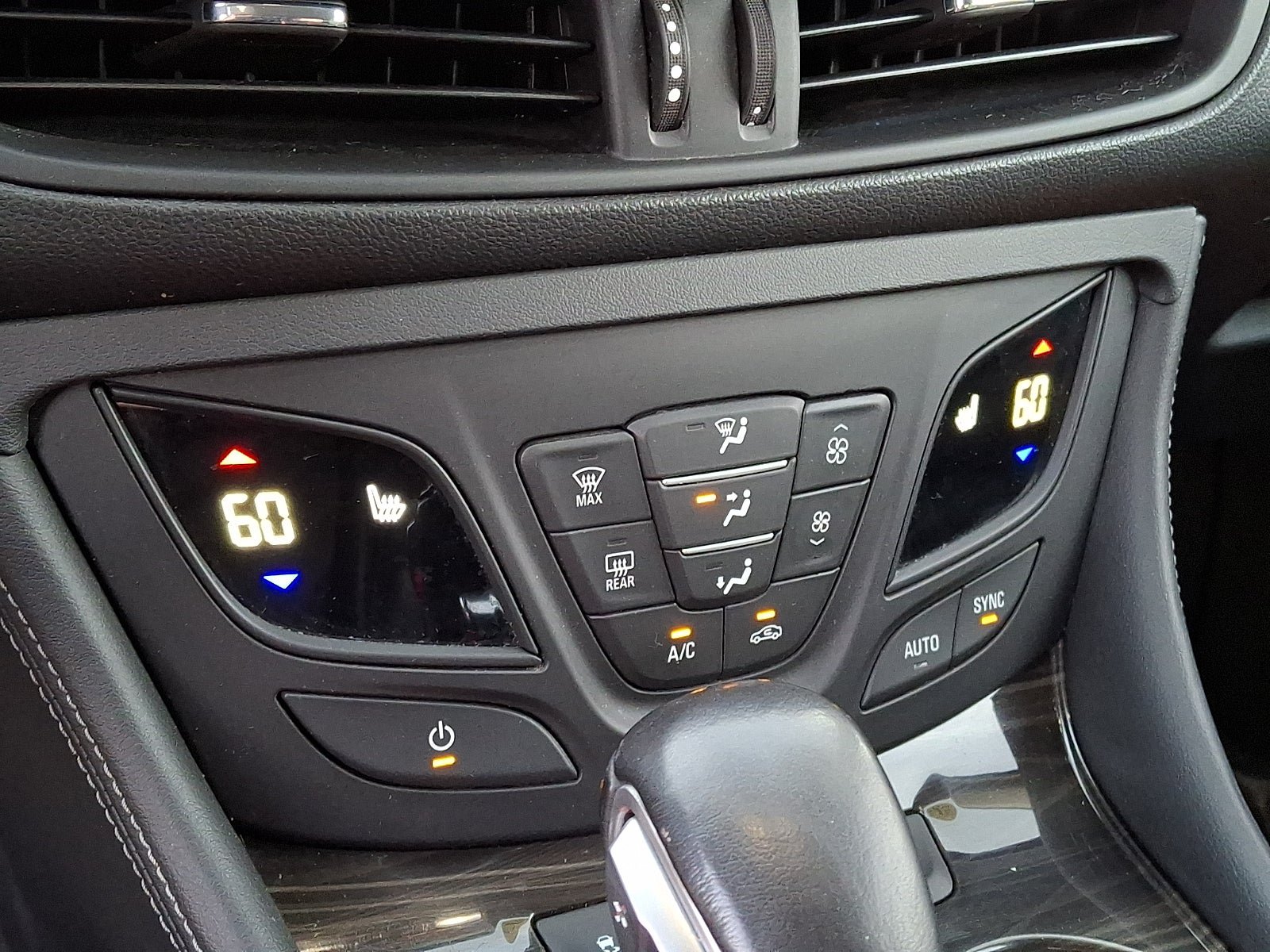 Certified 2019 Buick Envision Essence FWD image 17