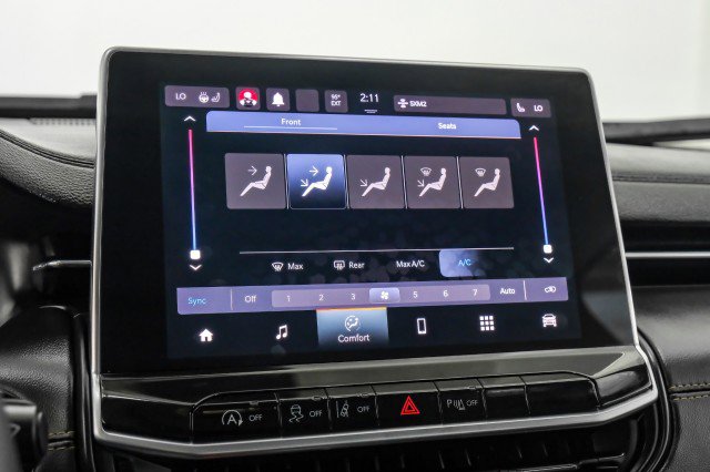 Used 2023 Jeep Compass Limited image 31