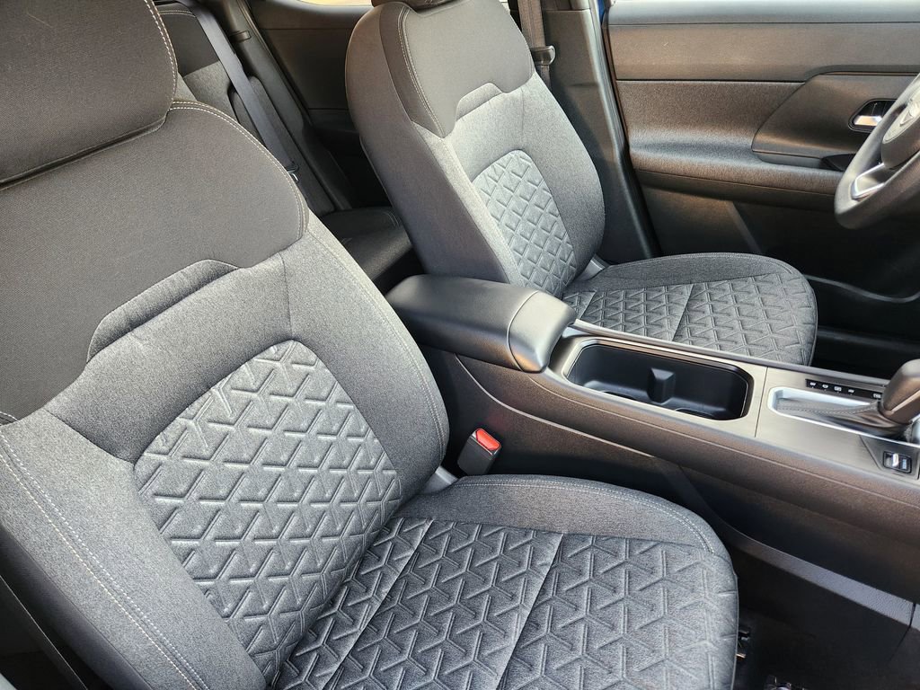 Certified 2025 Nissan Kicks SV image 14