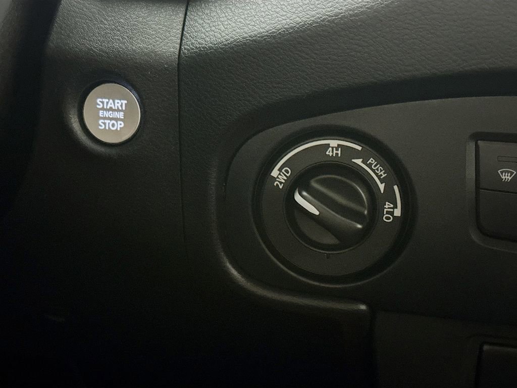 Used 2022 Nissan Frontier PRO-4X w/ Technology Package image 17