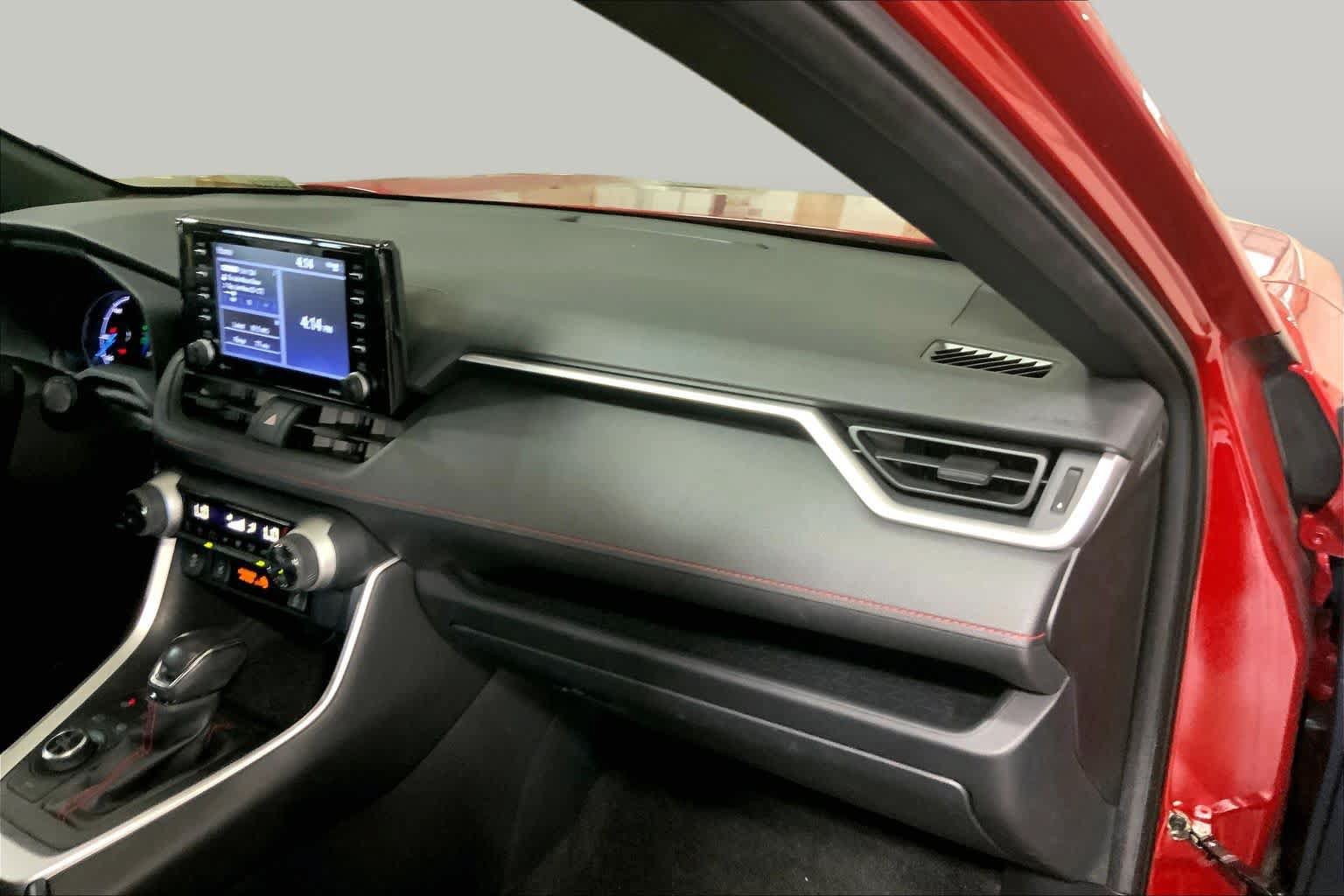Used 2022 Toyota RAV4 SE w/ Weather & Moonroof Package AWD/4WD image 19