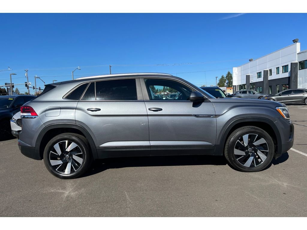 Used 2024 Volkswagen Atlas Cross Sport SE image 3